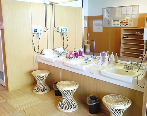 熱海温泉 日帰り 静岡県熱海市水口町 かんぽの宿熱海 脱衣場