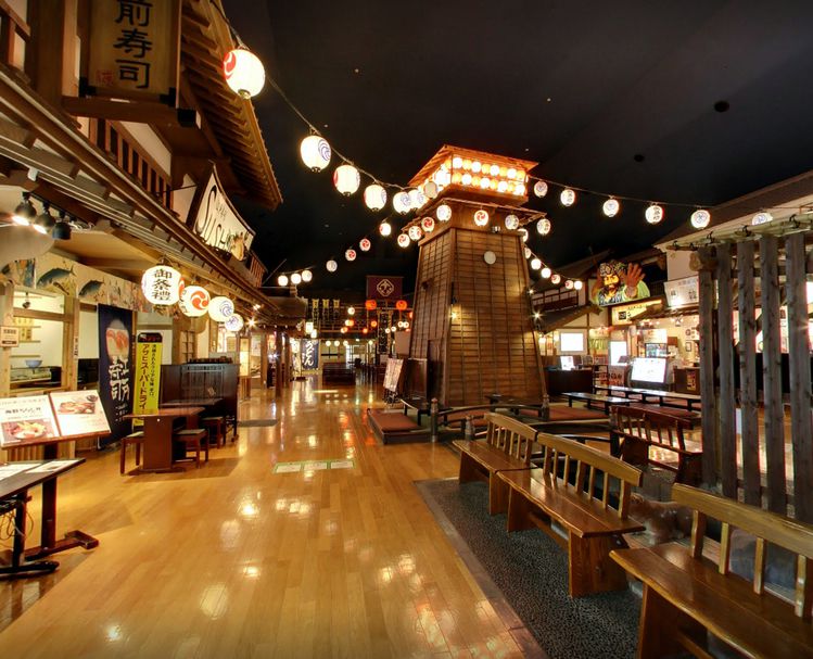 スーパー銭湯 東京 お台場大江戸温泉物語 館内に入るとまずお祭りエリアがある。飲食店・射的屋など。