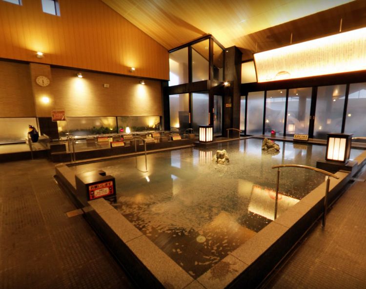 スーパー銭湯 東京 竜泉寺の湯八王子みなみ野店 内湯。大きな浴槽は炭酸泉。