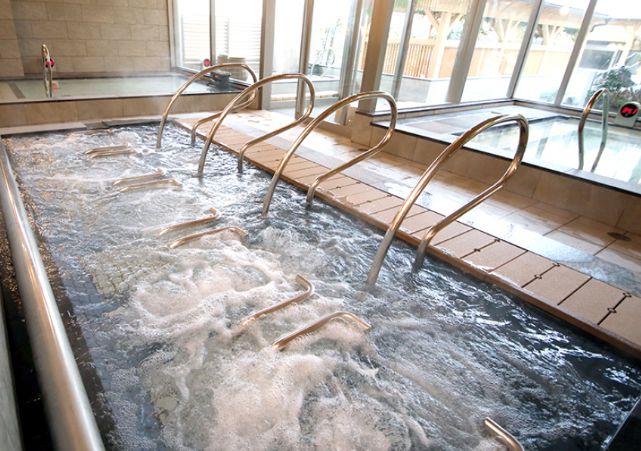 スーパー銭湯 東京 スパジアムジャポン 内風呂には炭酸泉やジェット湯などがあります