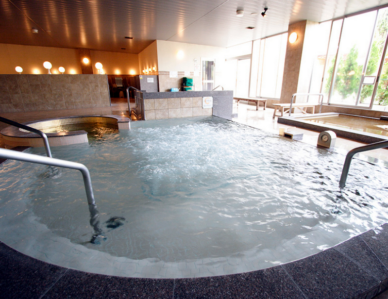 スーパー銭湯 千葉 みのりの湯柏健康センター 内風呂。大浴槽は天然温泉です。