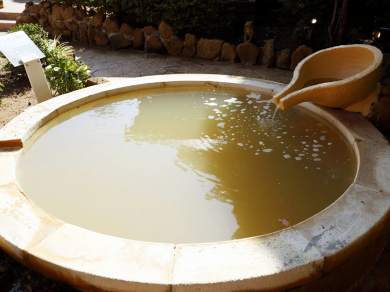 スーパー銭湯 千葉 リスパ印西 源泉掛け流し風呂も露天にあります。