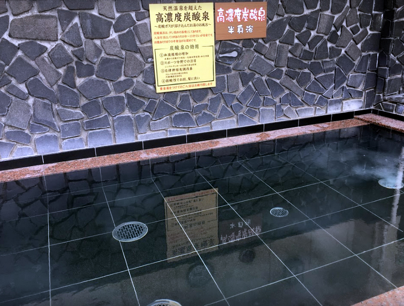 スーパー銭湯 千葉 南増尾健美の湯 露天には、高濃度炭酸泉が2つあります（こちらは全身浴）