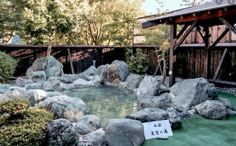 富士西湖温泉 いずみの湯 河口湖 温泉 日帰り 自然の風や音を満喫できる露天風呂