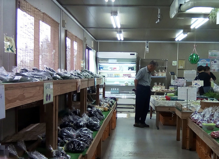 スーパー銭湯 千葉 白井の湯 地元の野菜が買える市場も併設されています