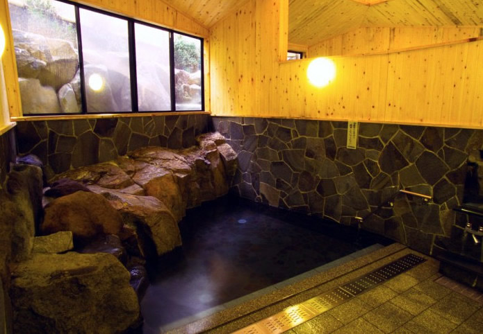 外湯 石湯 別所温泉 温泉 日帰り 洞窟のような雰囲気の内風呂