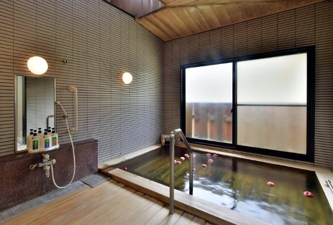 信州湯田中温泉 旅館はくら 湯田中温泉 温泉 日帰り 趣のある檜の内風呂