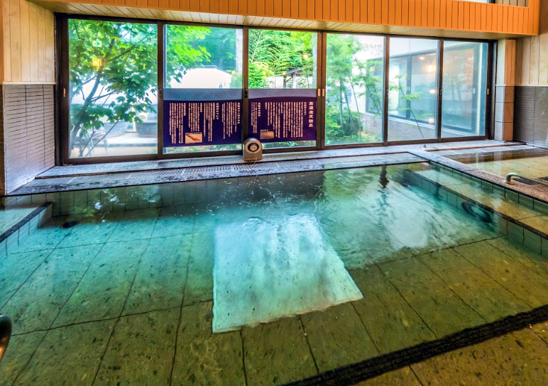 スーパー銭湯 埼玉 所沢温泉湯楽の里 内風呂の高濃度炭酸泉