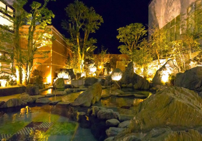 サンピアの湯 仙台 温泉 日帰り 日本庭園のような天然温泉の露天風呂　