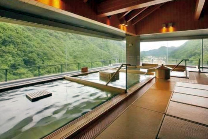 ホテル華の湯 磐梯熱海 温泉 日帰り 山の眺めが素晴らしい内風呂
