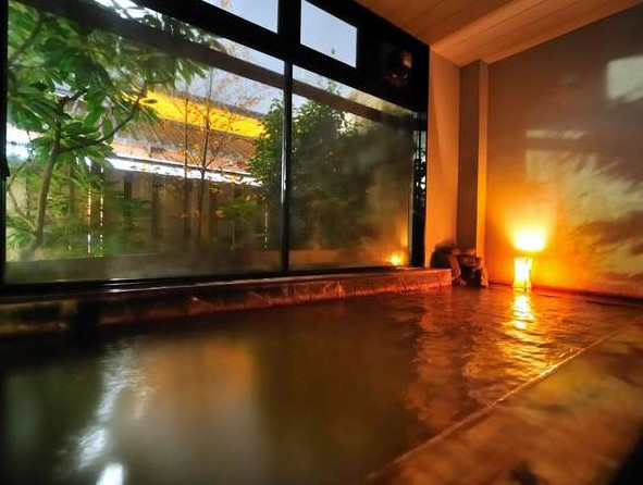 大沼旅館 遠刈田温泉 温泉 日帰り 琥珀色の湯をなみなみと張った内風呂