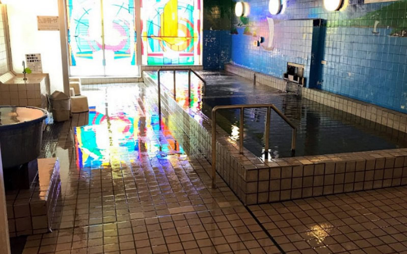 スーパー銭湯 神奈川 横浜温泉チャレンジャー 主浴槽とジェット浴槽